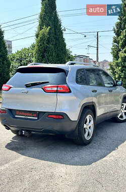 Позашляховик / Кросовер Jeep Cherokee 2013 в 