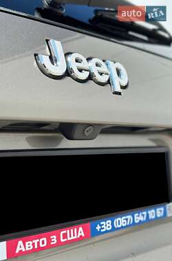 Позашляховик / Кросовер Jeep Cherokee 2019 в 