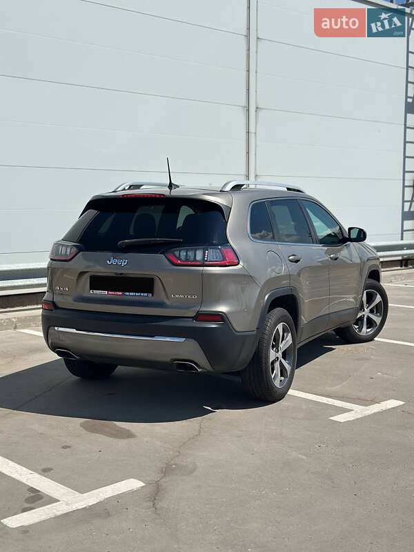 Внедорожник / Кроссовер Jeep Cherokee 2019 в Киеве
