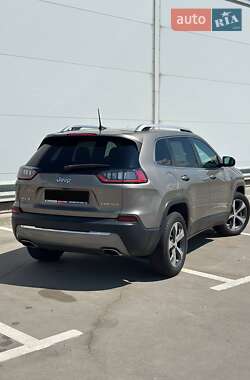 Позашляховик / Кросовер Jeep Cherokee 2019 в 