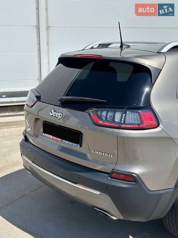 Внедорожник / Кроссовер Jeep Cherokee 2019 в Киеве