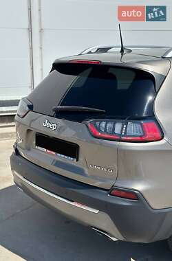 Позашляховик / Кросовер Jeep Cherokee 2019 в 