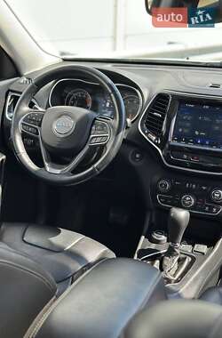 Позашляховик / Кросовер Jeep Cherokee 2019 в 