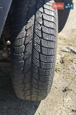 Внедорожник / Кроссовер Jeep Cherokee 2002 в 