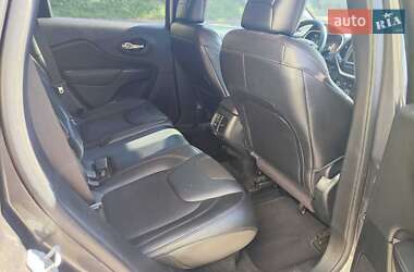 Внедорожник / Кроссовер Jeep Cherokee 2015 в 