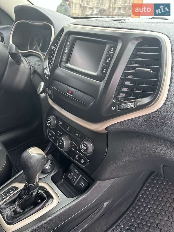 Позашляховик / Кросовер Jeep Cherokee 2014 в Сумах