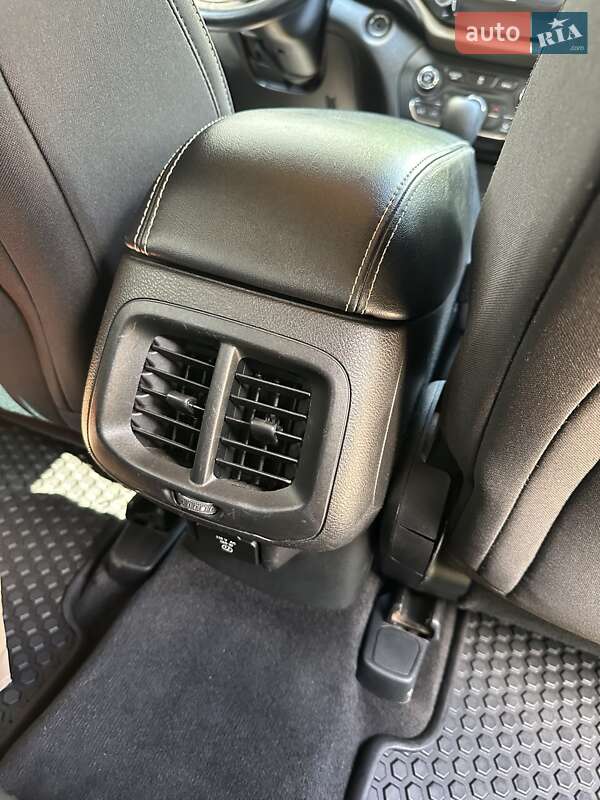 Позашляховик / Кросовер Jeep Cherokee 2014 в Сумах