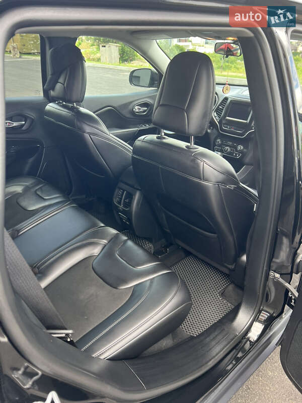 Внедорожник / Кроссовер Jeep Cherokee 2019 в Ровно