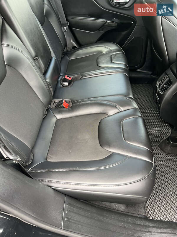 Внедорожник / Кроссовер Jeep Cherokee 2019 в Ровно