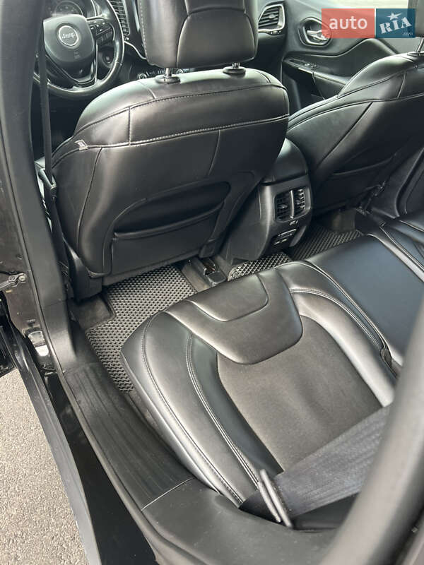 Внедорожник / Кроссовер Jeep Cherokee 2019 в Ровно