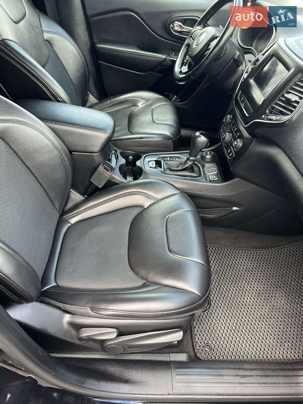 Внедорожник / Кроссовер Jeep Cherokee 2019 в Ровно