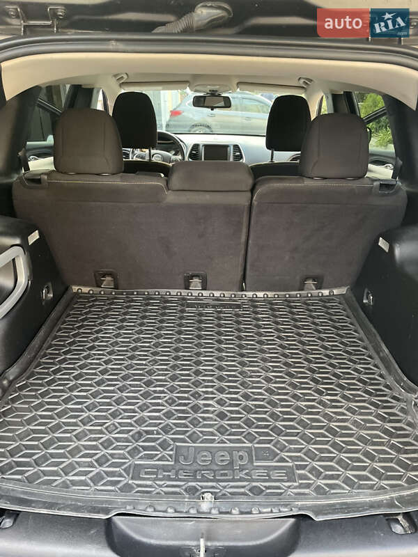 Внедорожник / Кроссовер Jeep Cherokee 2016 в Харькове