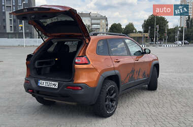 Внедорожник / Кроссовер Jeep Cherokee 2014 в 