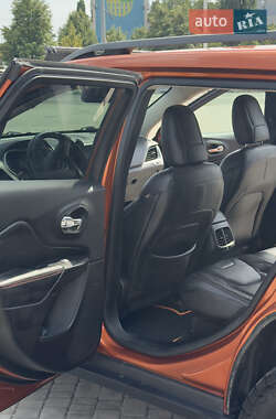 Внедорожник / Кроссовер Jeep Cherokee 2014 в 