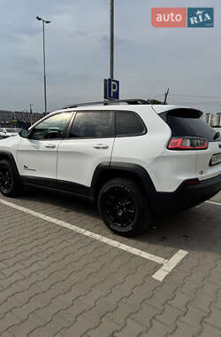 Внедорожник / Кроссовер Jeep Cherokee 2022 в 