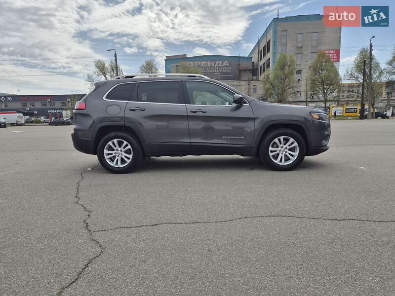 Внедорожник / Кроссовер Jeep Cherokee 2019 в Киеве