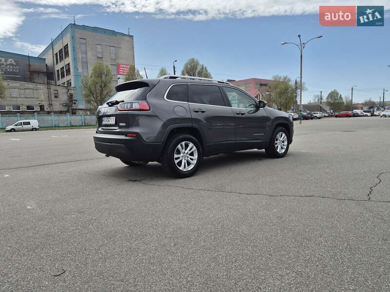 Внедорожник / Кроссовер Jeep Cherokee 2019 в Киеве