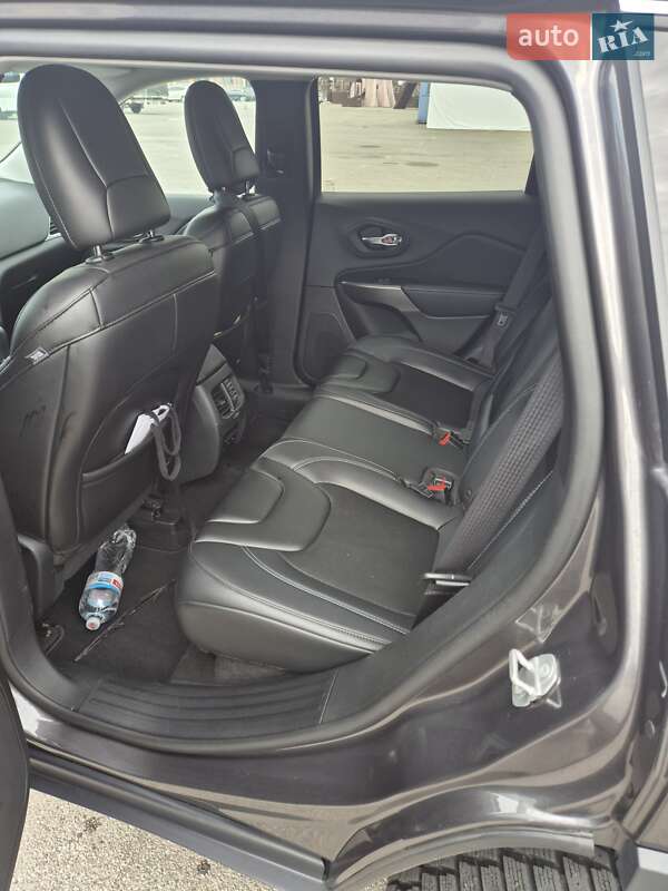 Внедорожник / Кроссовер Jeep Cherokee 2019 в Киеве