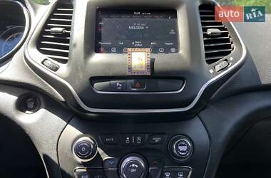Внедорожник / Кроссовер Jeep Cherokee 2019 в 