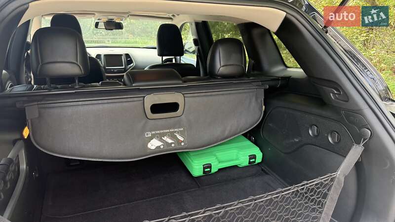 Позашляховик / Кросовер Jeep Cherokee 2016 в Києві