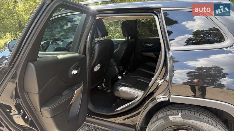 Позашляховик / Кросовер Jeep Cherokee 2016 в Києві