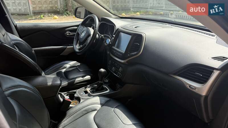 Позашляховик / Кросовер Jeep Cherokee 2016 в Києві