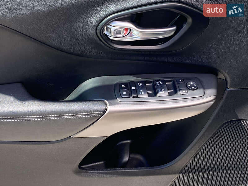 Позашляховик / Кросовер Jeep Cherokee 2020 в Києві