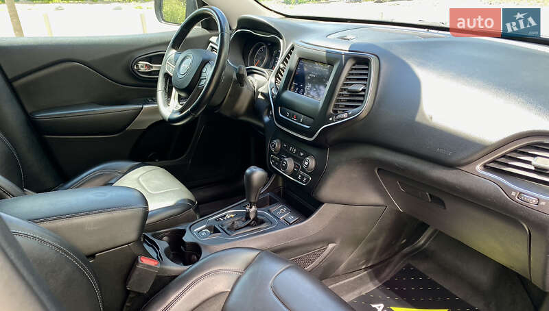 Позашляховик / Кросовер Jeep Cherokee 2020 в Києві