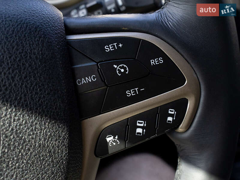 Внедорожник / Кроссовер Jeep Cherokee 2015 в Одессе