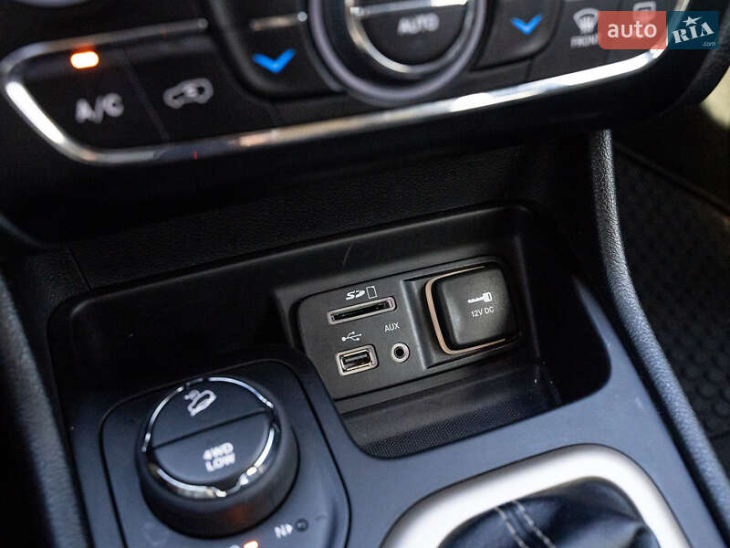 Внедорожник / Кроссовер Jeep Cherokee 2015 в Одессе