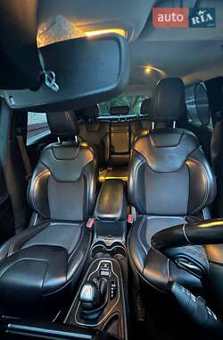 Внедорожник / Кроссовер Jeep Cherokee 2018 в 