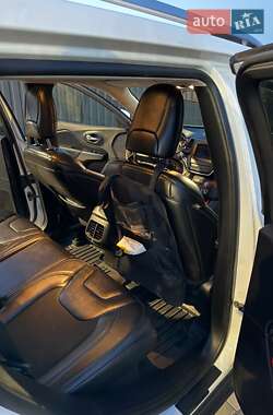 Внедорожник / Кроссовер Jeep Cherokee 2019 в 