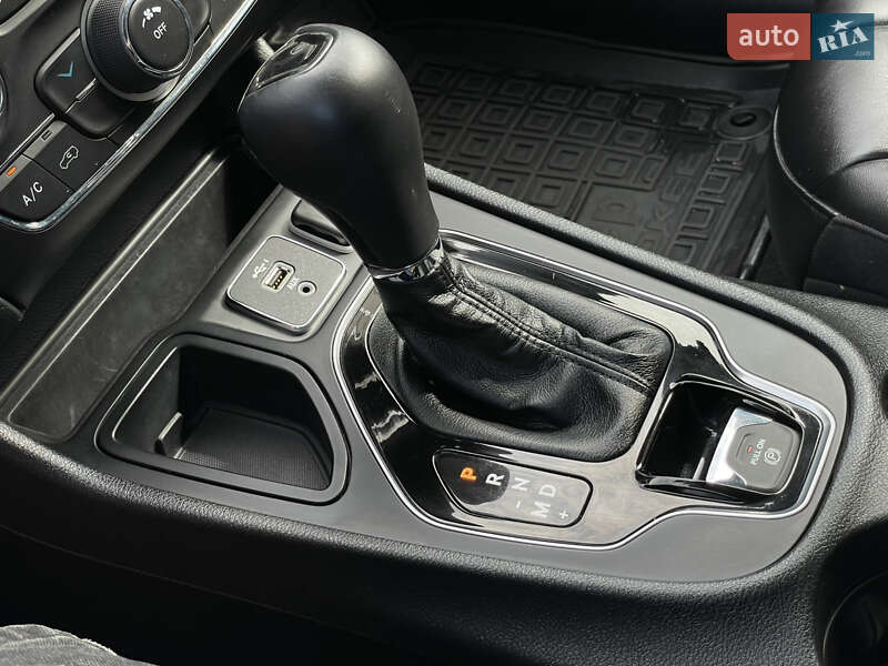 Внедорожник / Кроссовер Jeep Cherokee 2020 в Бердичеве