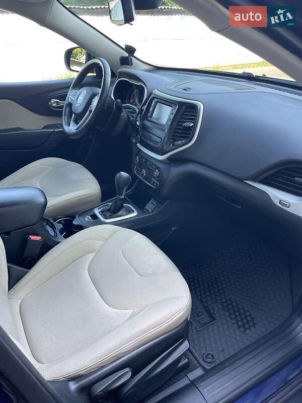 Внедорожник / Кроссовер Jeep Cherokee 2014 в Киеве