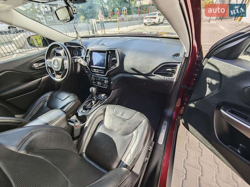 Внедорожник / Кроссовер Jeep Cherokee 2019 в Киеве