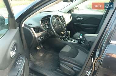 Внедорожник / Кроссовер Jeep Cherokee 2014 в 