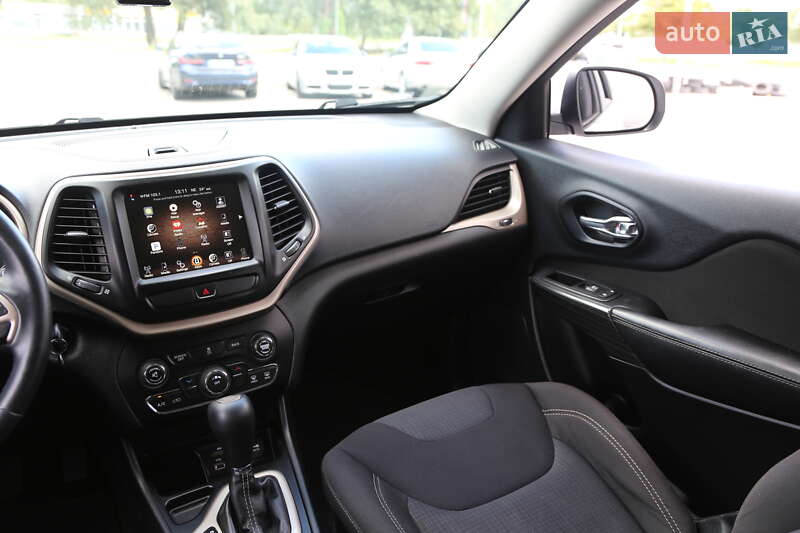 Внедорожник / Кроссовер Jeep Cherokee 2015 в Киеве