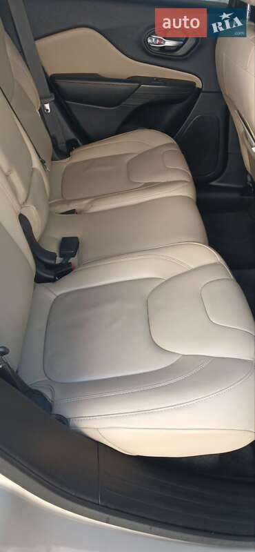 Позашляховик / Кросовер Jeep Cherokee 2015 в Кривому Розі