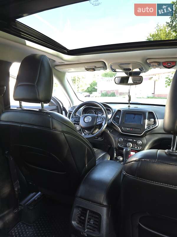 Позашляховик / Кросовер Jeep Cherokee 2018 в Городку