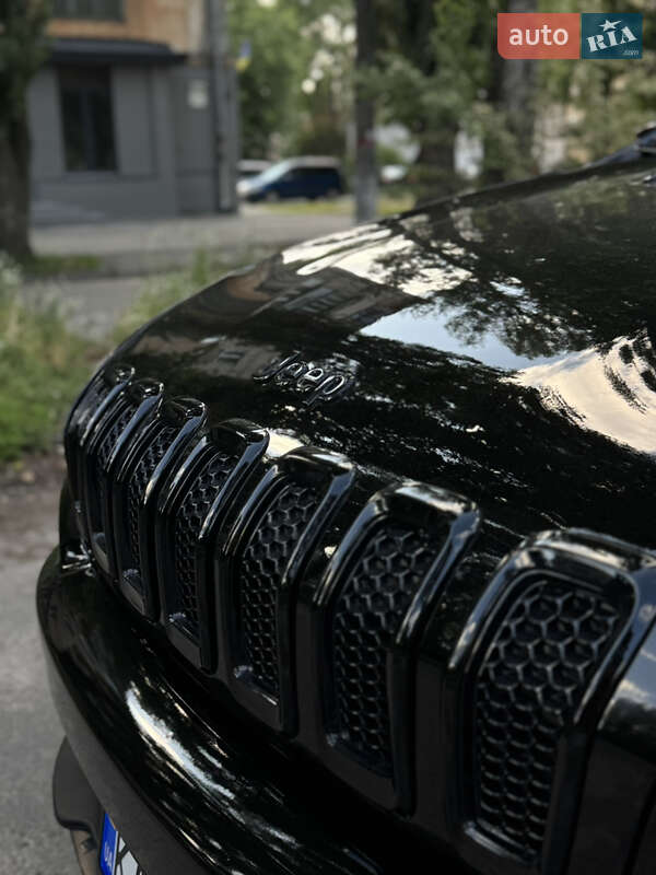Внедорожник / Кроссовер Jeep Cherokee 2017 в Киеве
