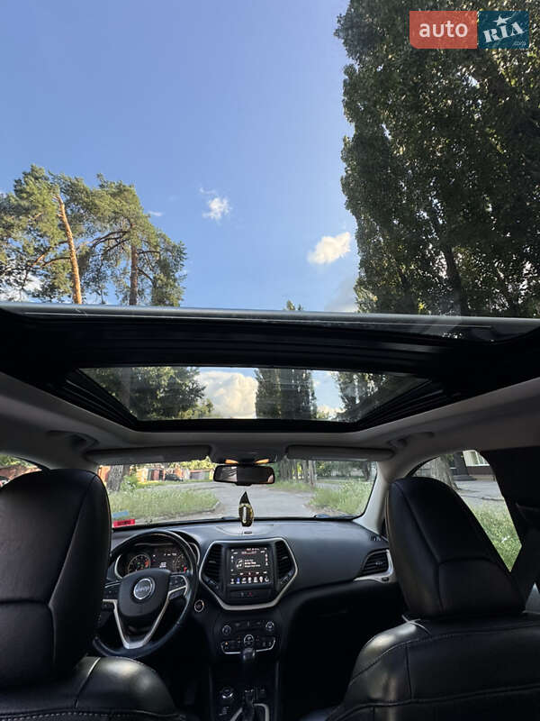 Внедорожник / Кроссовер Jeep Cherokee 2017 в Киеве