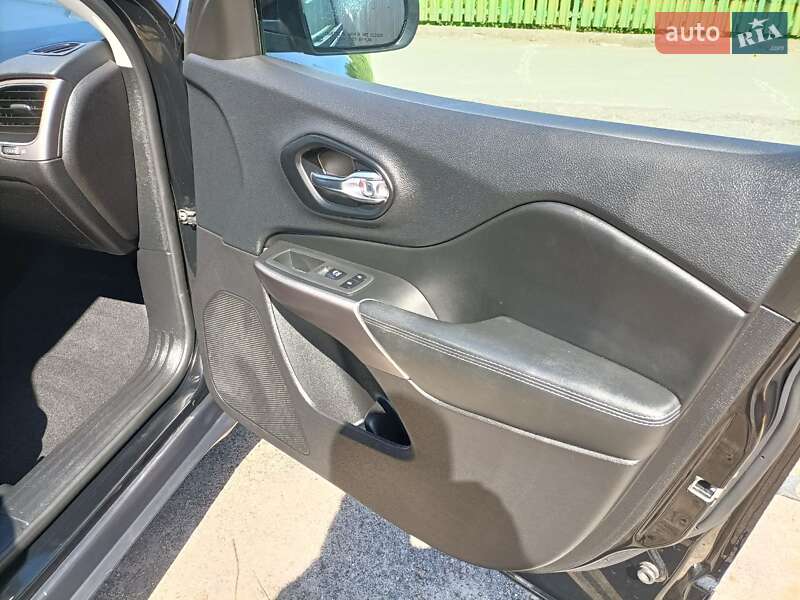 Позашляховик / Кросовер Jeep Cherokee 2020 в Києві