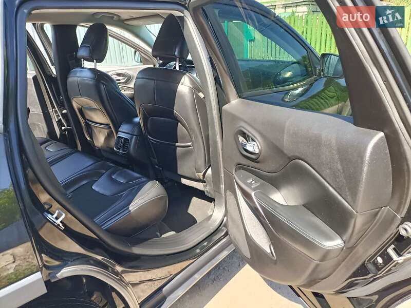 Позашляховик / Кросовер Jeep Cherokee 2020 в Києві