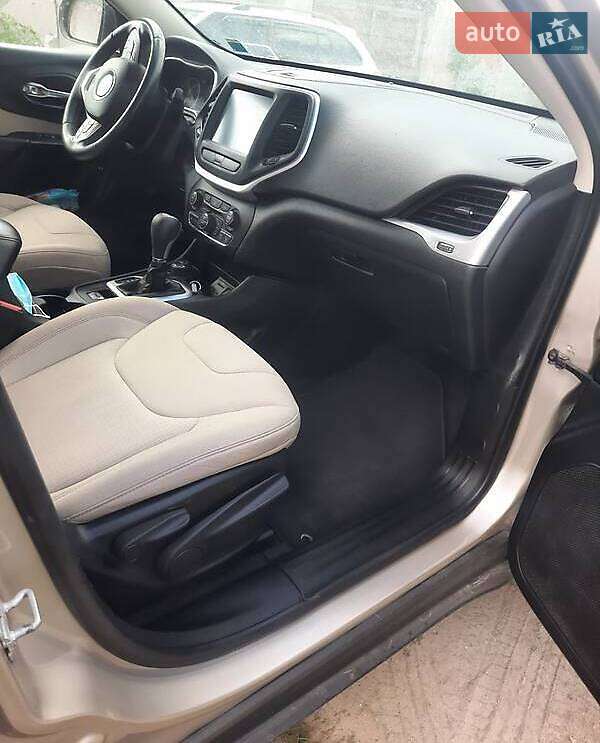 Внедорожник / Кроссовер Jeep Cherokee 2015 в Львове