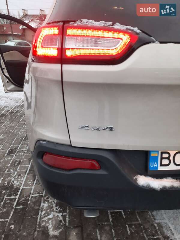 Внедорожник / Кроссовер Jeep Cherokee 2015 в Львове