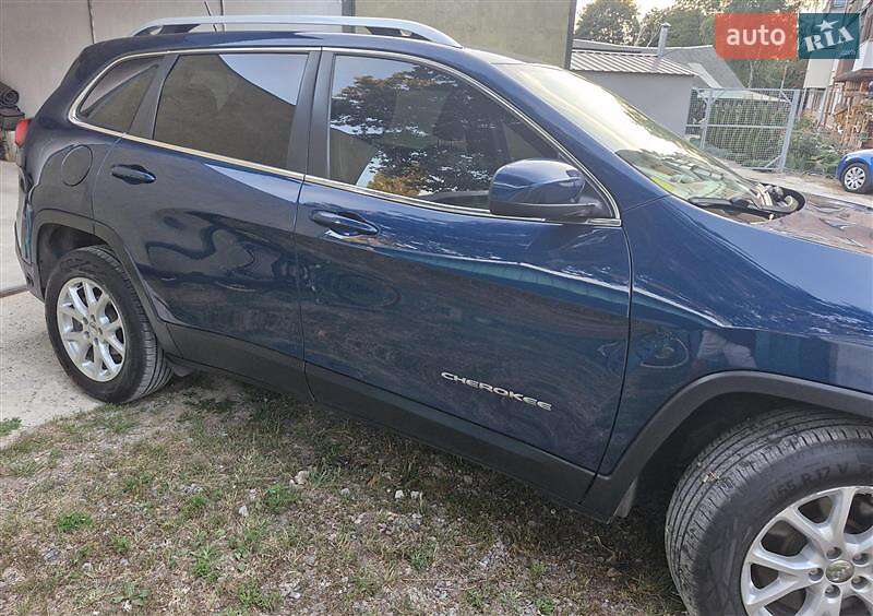 Внедорожник / Кроссовер Jeep Cherokee 2017 в Ромнах
