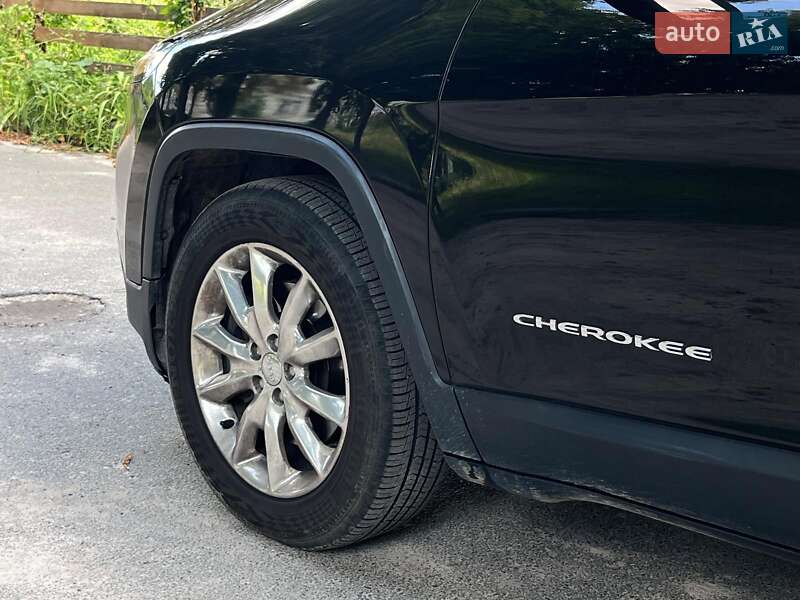 Внедорожник / Кроссовер Jeep Cherokee 2015 в Киеве