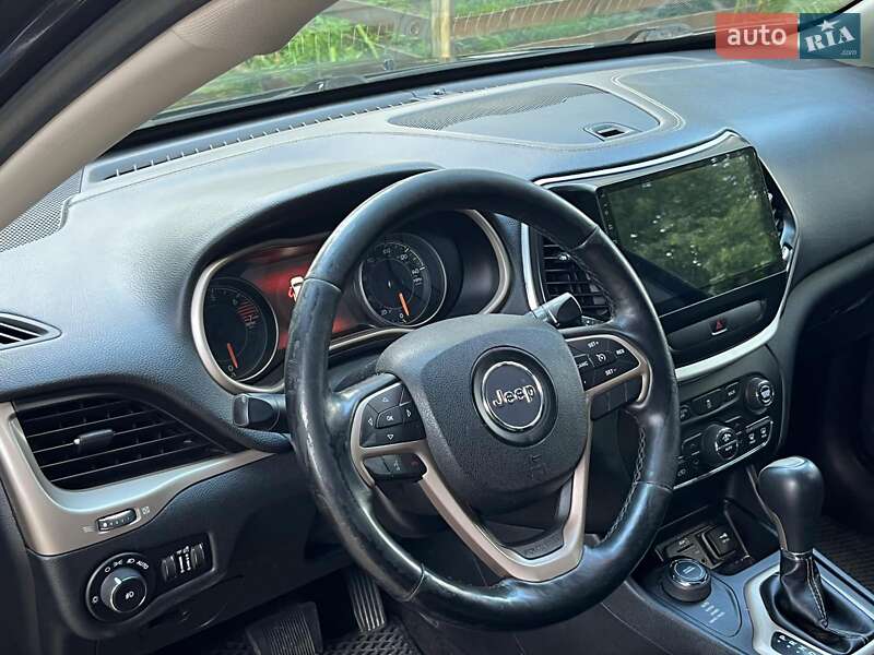Внедорожник / Кроссовер Jeep Cherokee 2015 в Киеве