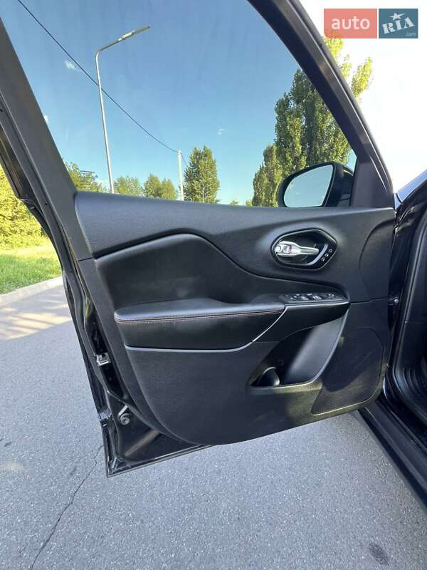 Внедорожник / Кроссовер Jeep Cherokee 2022 в Киеве