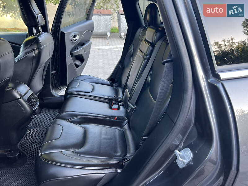 Внедорожник / Кроссовер Jeep Cherokee 2015 в Виннице